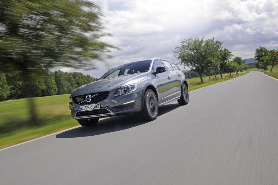  Volvo V60 T5 Cross Country 2015 года  (фото 13 из 38)